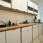Δωμάτια σε οικογενειακή κατοικία August - Peaceful Retreat, 10 Minutes To Old Town & Seaside *