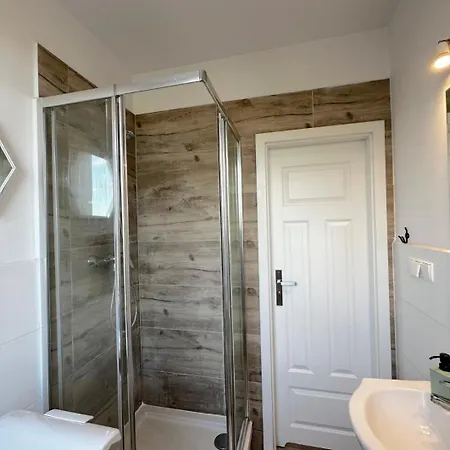 August - Peaceful Retreat, 10 Minutes To Old Town & Seaside 그단스크