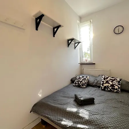 ホームステイ August - Peaceful Retreat, 10 Minutes To Old Town & Seaside