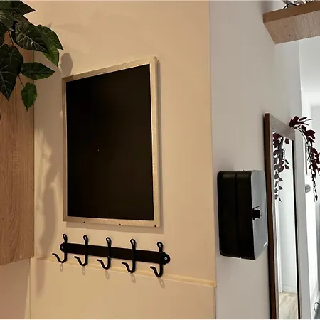 August - Peaceful Retreat, 10 Minutes To Old Town & Seaside 그단스크