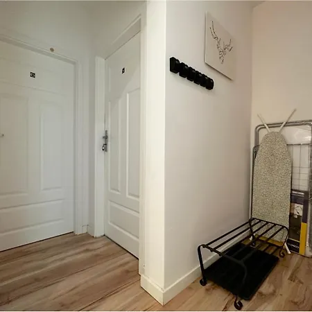 August - Peaceful Retreat, 10 Minutes To Old Town & Seaside Alloggio in famiglia