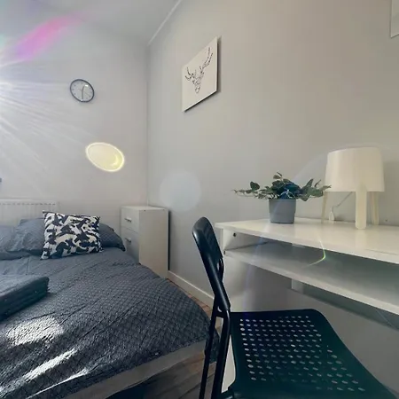 ホームステイ August - Peaceful Retreat, 10 Minutes To Old Town & Seaside