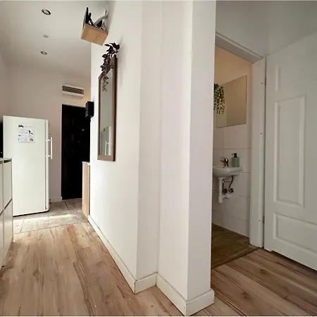 August - Peaceful Retreat, 10 Minutes To Old Town & Seaside Alloggio in famiglia Danzica