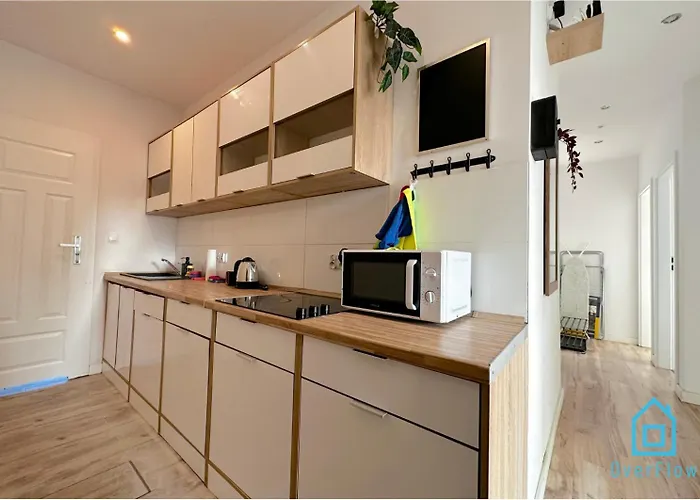 August - Peaceful Retreat, 10 Minutes To Old Town & Seaside Pansiyon Gdansk