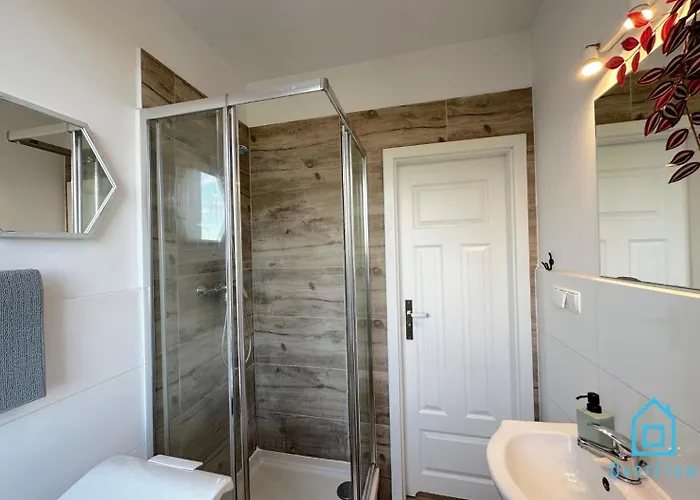 August - Peaceful Retreat, 10 Minutes To Old Town & Seaside Gdansk