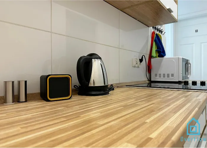 August - Peaceful Retreat, 10 Minutes To Old Town & Seaside Pansiyon Gdansk