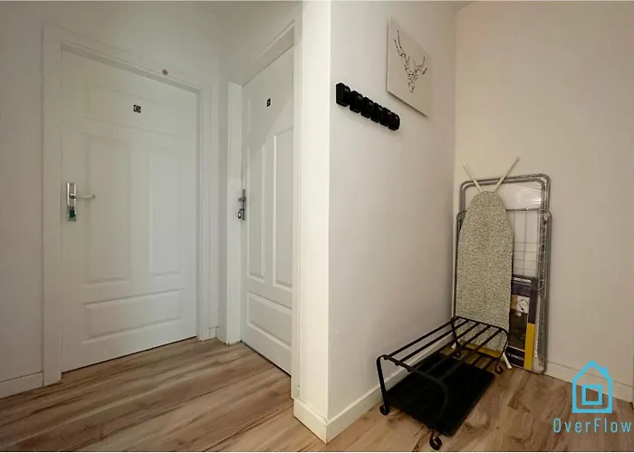 August - Peaceful Retreat, 10 Minutes To Old Town & Seaside Pansiyon