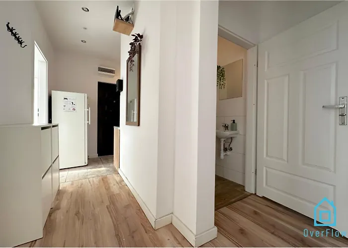 August - Peaceful Retreat, 10 Minutes To Old Town & Seaside Pansiyon Gdansk