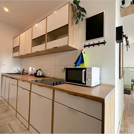 August - Peaceful Retreat, 10 Minutes To Old Town & Seaside Homestay Gdansk