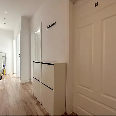 Homestay August - Peaceful Retreat, 10 Minutes To Old Town & Seaside